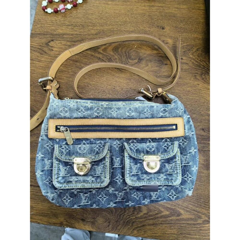 Louis Vuitton Women Pre-Loved Bag Very Good Condition